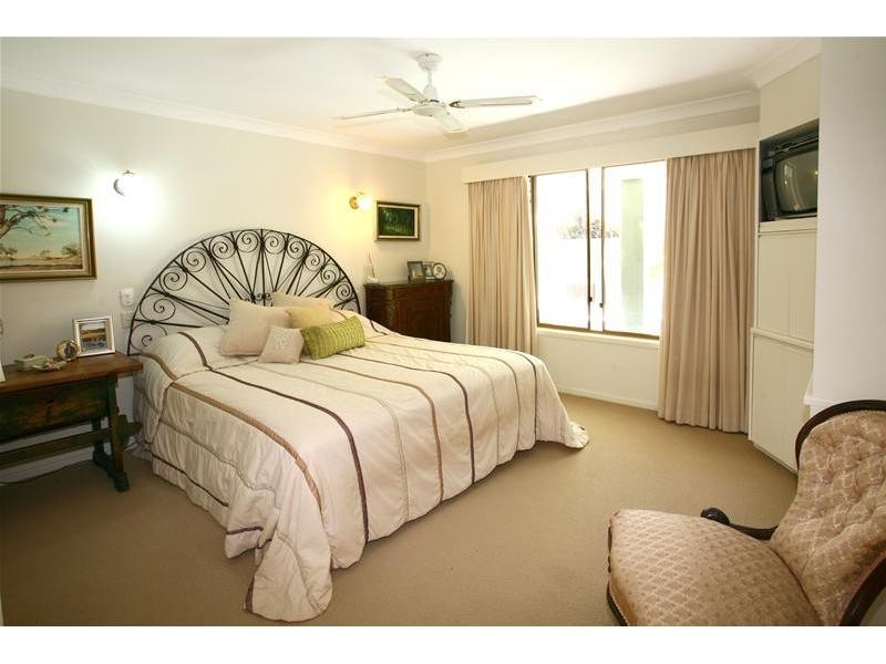 30 Sophie Avenue, Broadbeach Waters QLD 4218