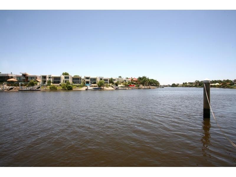 30 Sophie Avenue, Broadbeach Waters QLD 4218