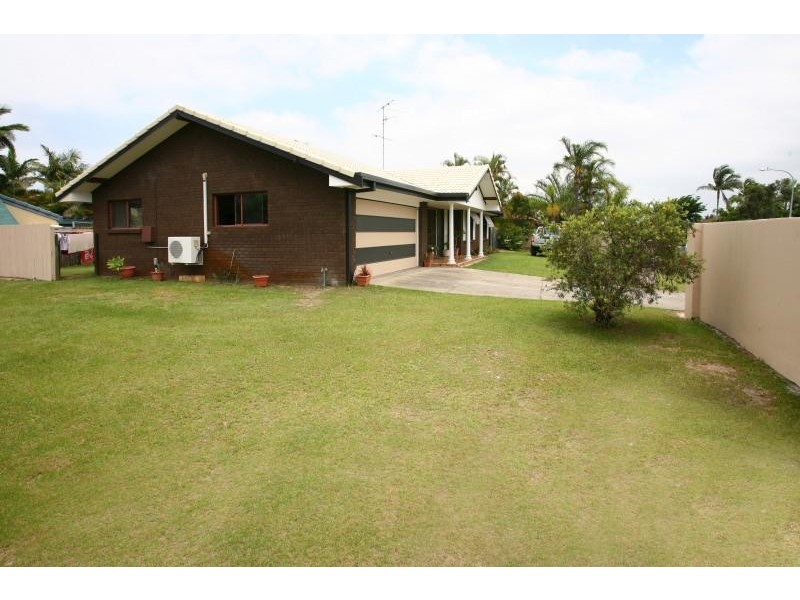 2 Wyuna Street, Broadbeach Waters QLD 4218