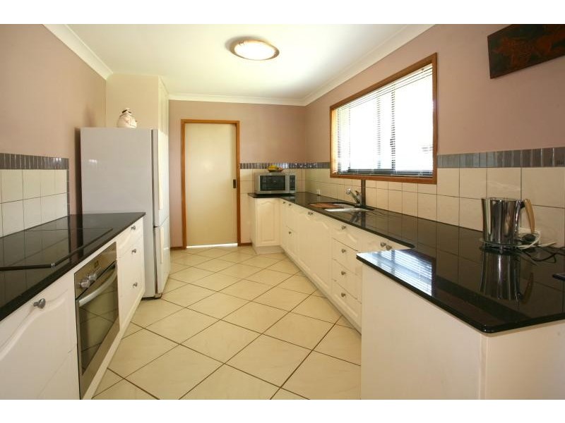 2 Wyuna Street, Broadbeach Waters QLD 4218