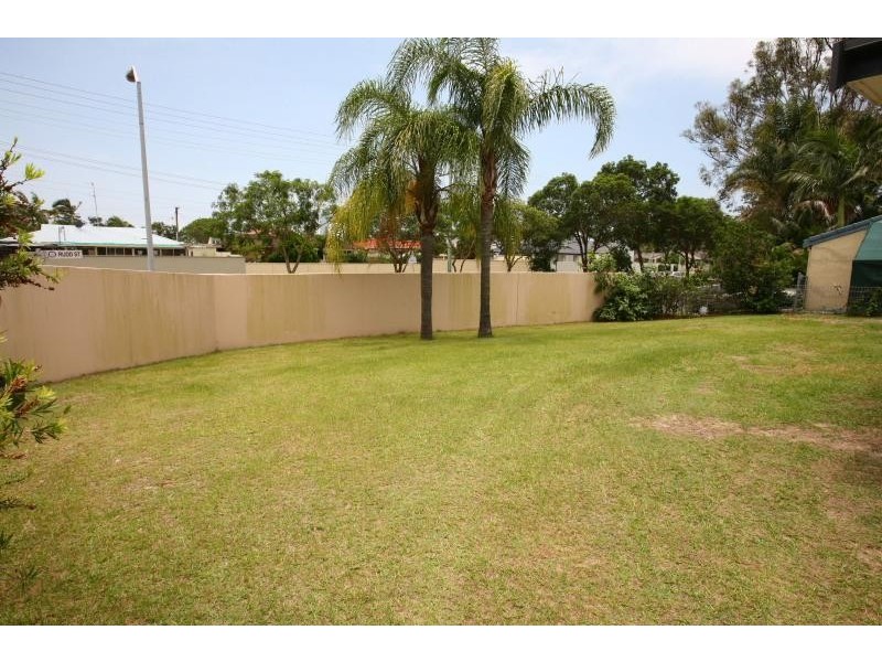 2 Wyuna Street, Broadbeach Waters QLD 4218