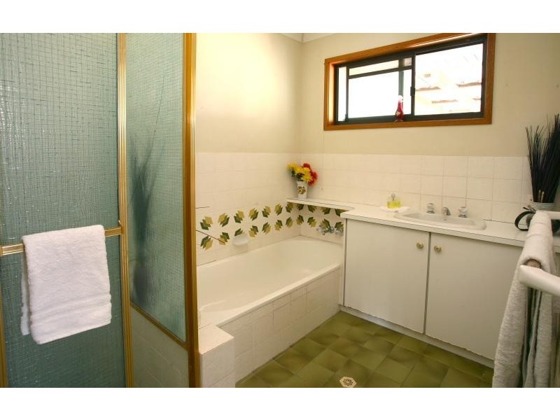 2 Wyuna Street, Broadbeach Waters QLD 4218