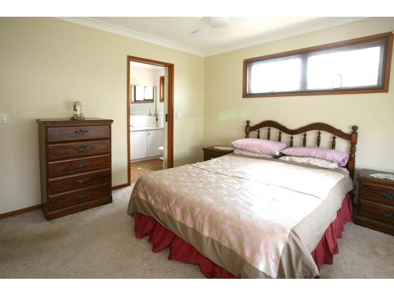 2 Wyuna Street, Broadbeach Waters QLD 4218