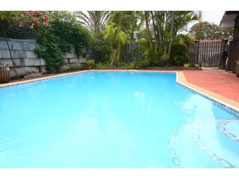 2 Wyuna Street, Broadbeach Waters QLD 4218