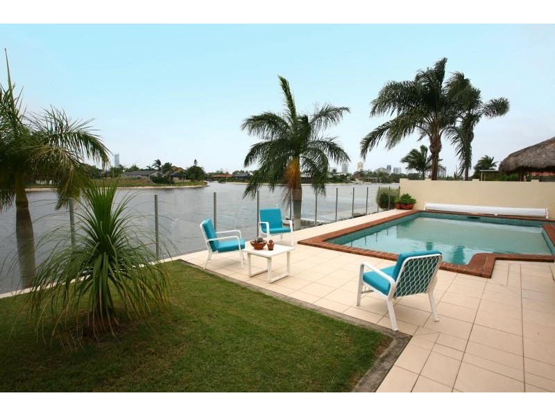 52 Waitomo Street, Broadbeach Waters QLD 4218
