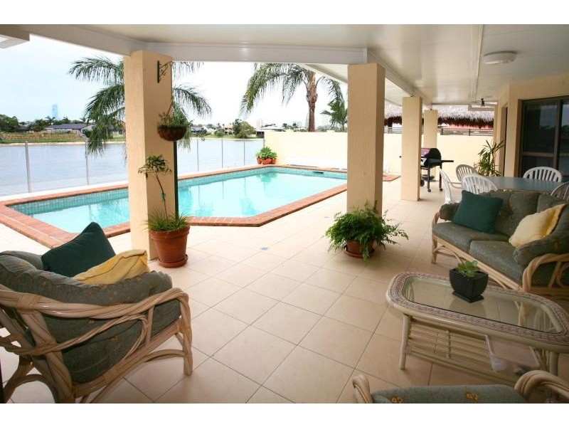52 Waitomo Street, Broadbeach Waters QLD 4218