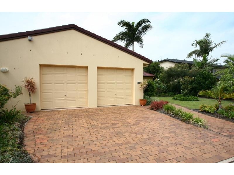 52 Waitomo Street, Broadbeach Waters QLD 4218