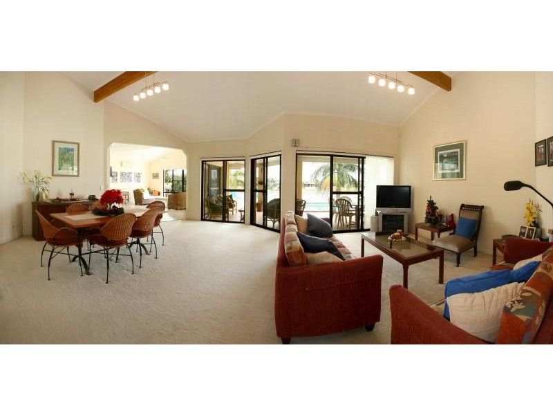 52 Waitomo Street, Broadbeach Waters QLD 4218