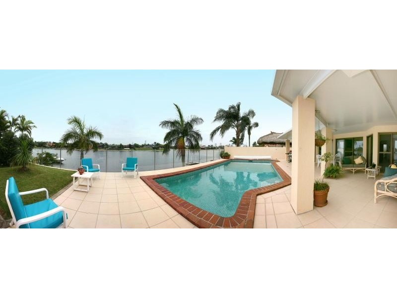 52 Waitomo Street, Broadbeach Waters QLD 4218