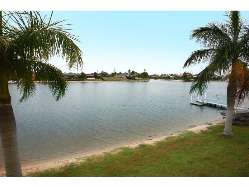 52 Waitomo Street, Broadbeach Waters QLD 4218