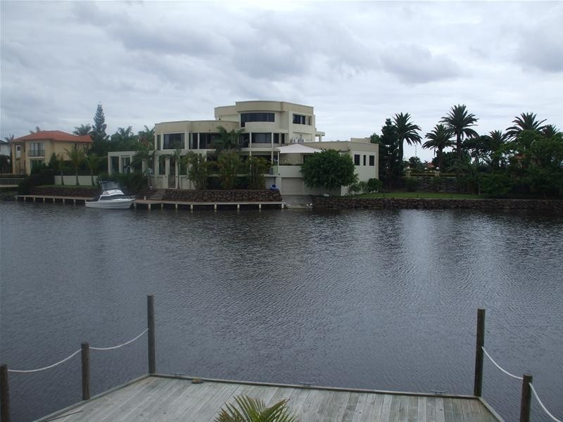 Clear Island Waters QLD 4226