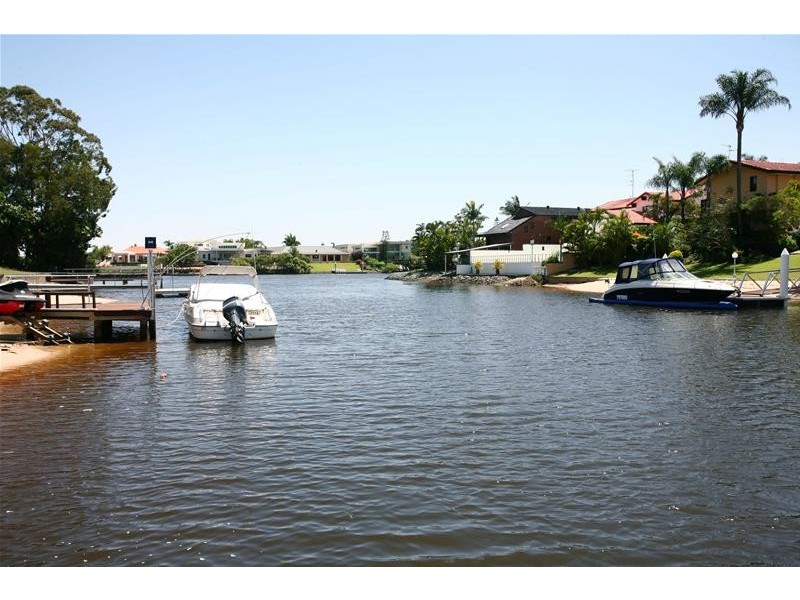 9 Cedar Place, Broadbeach Waters QLD 4218