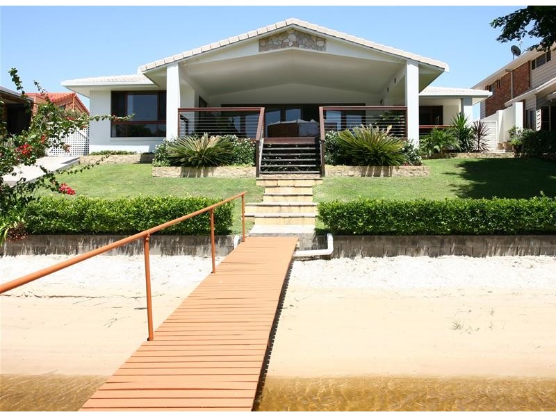 9 Cedar Place, Broadbeach Waters QLD 4218
