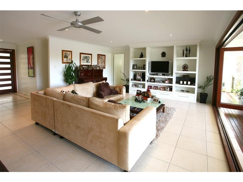 9 Cedar Place, Broadbeach Waters QLD 4218
