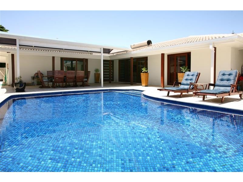 9 Cedar Place, Broadbeach Waters QLD 4218