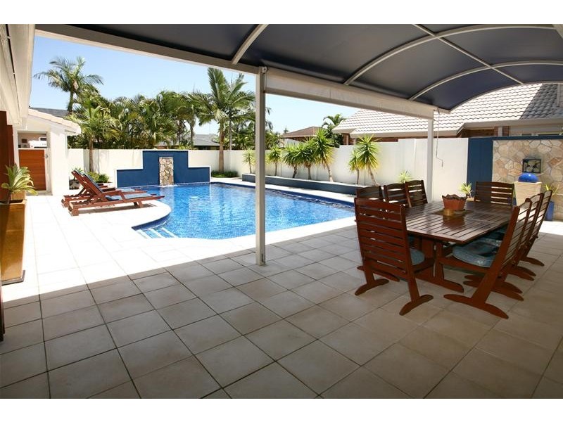 9 Cedar Place, Broadbeach Waters QLD 4218