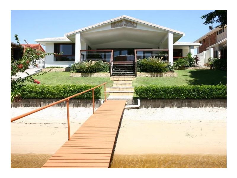 9 Cedar Place, Broadbeach Waters QLD 4218