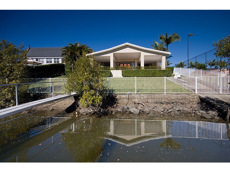 17 Namatjira Court, Broadbeach Waters QLD 4218