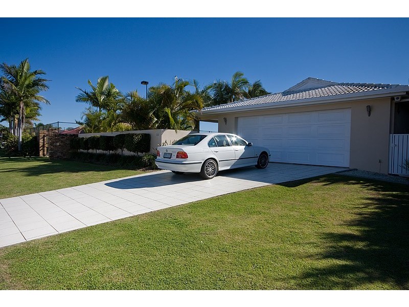 17 Namatjira Court, Broadbeach Waters QLD 4218