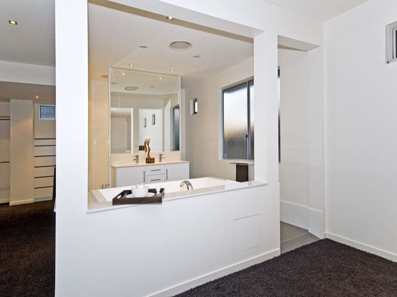 Broadbeach Waters QLD 4218