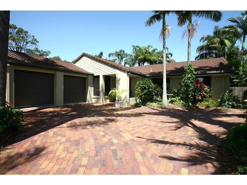 4 Hoy Street, Broadbeach Waters QLD 4218