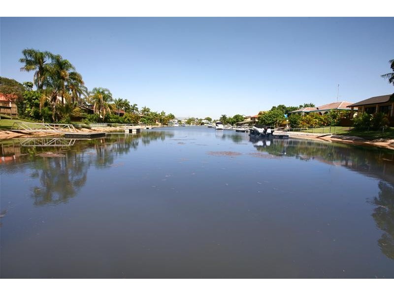 4 Hoy Street, Broadbeach Waters QLD 4218