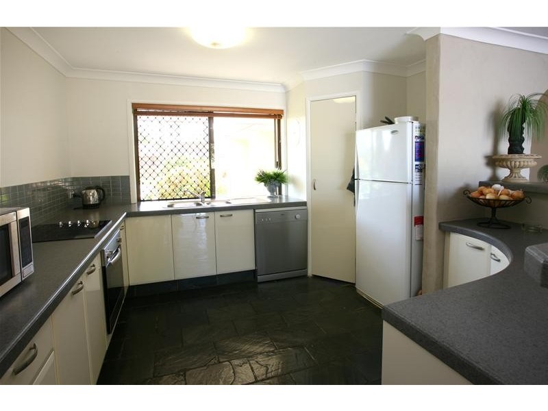 4 Hoy Street, Broadbeach Waters QLD 4218