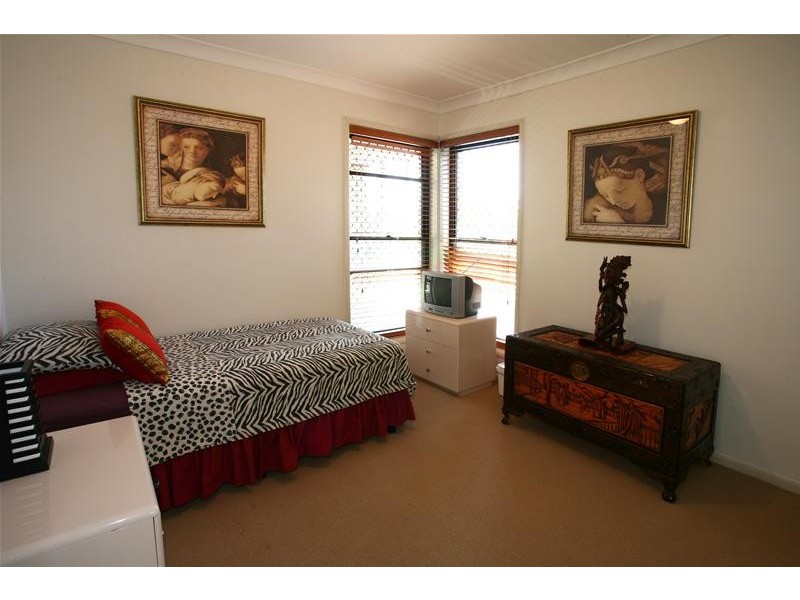 4 Hoy Street, Broadbeach Waters QLD 4218