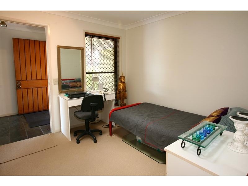 4 Hoy Street, Broadbeach Waters QLD 4218