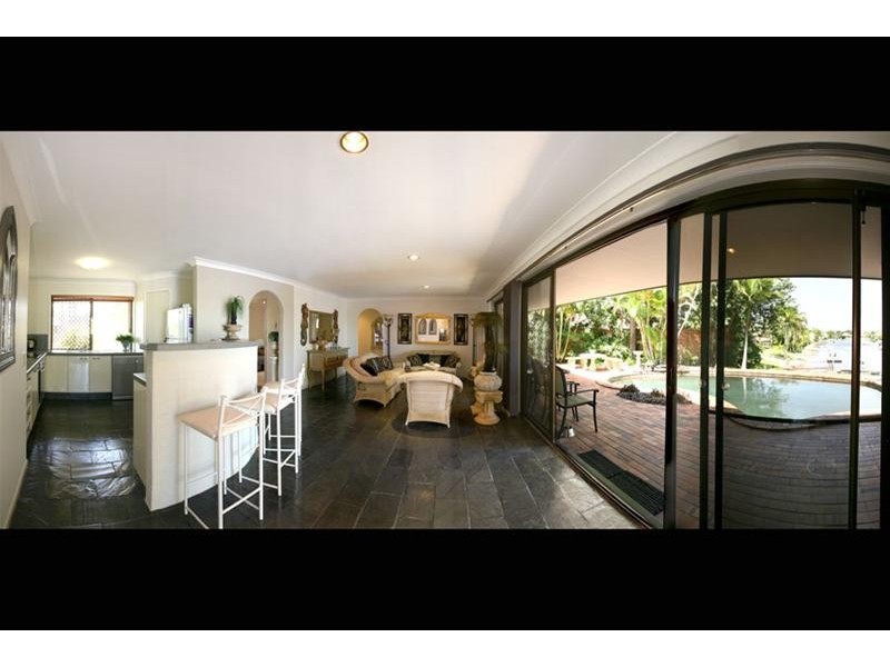 4 Hoy Street, Broadbeach Waters QLD 4218