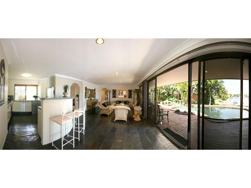 4 Hoy Street, Broadbeach Waters QLD 4218