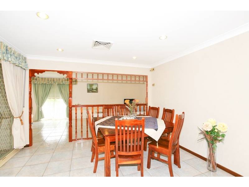 10 Hampton Crescent, Prospect NSW 2148