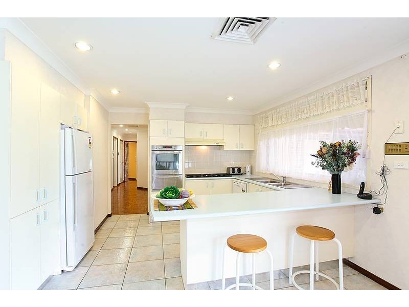 10 Hampton Crescent, Prospect NSW 2148