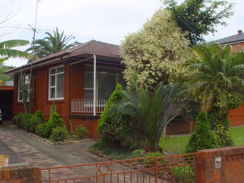11 CARHULLEN ST, Merrylands NSW 2160