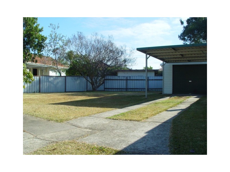 10 Highland Avenue, Toongabbie NSW 2146