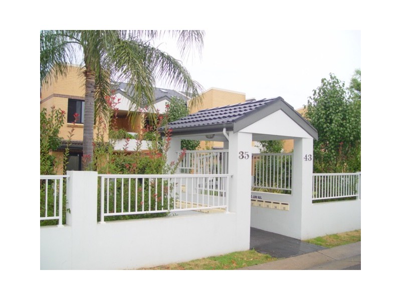 19/35-43 Penelope Lucas Lane, Rosehill NSW 2142