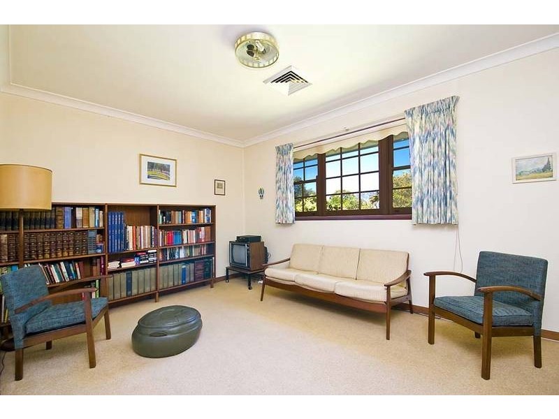 8 Andrew Avenue, West Pymble NSW 2073