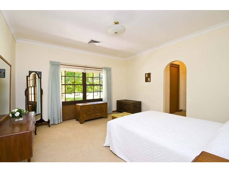 8 Andrew Avenue, West Pymble NSW 2073