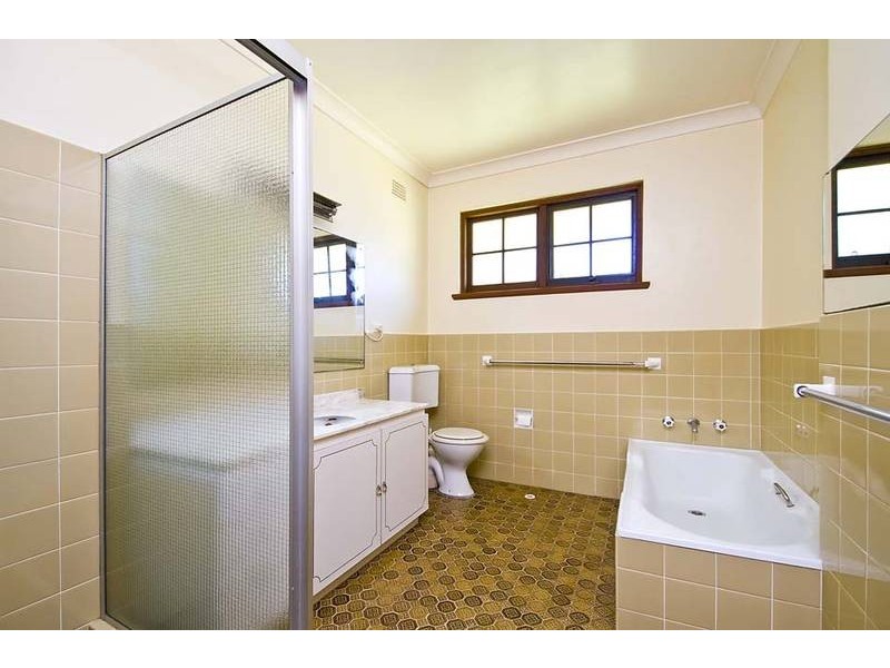 8 Andrew Avenue, West Pymble NSW 2073