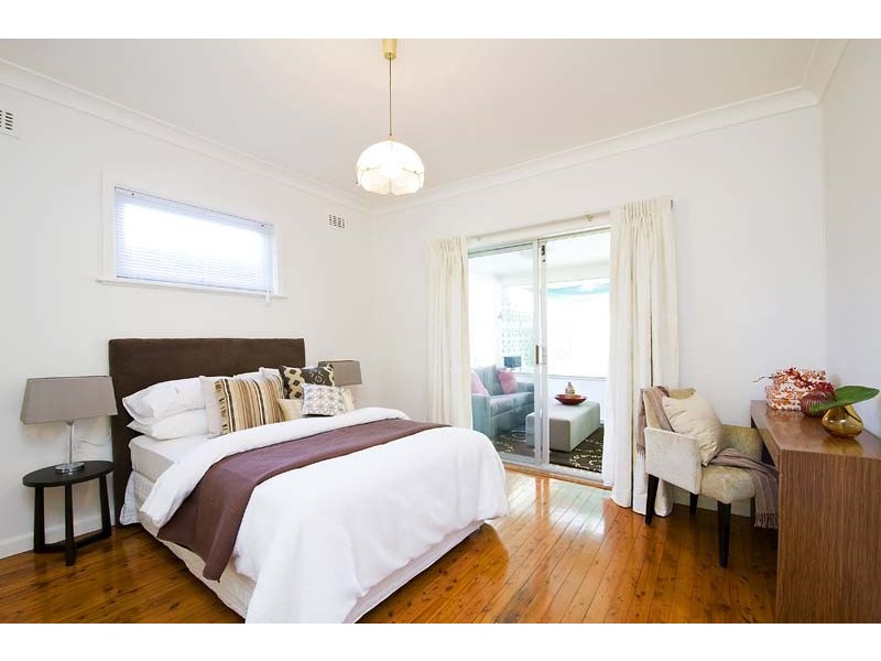 11 Canberra Avenue, Turramurra NSW 2074