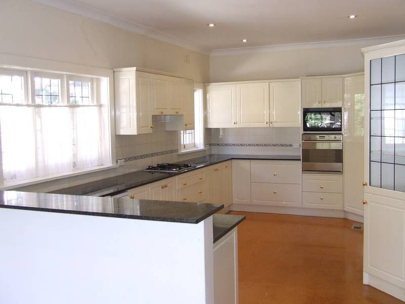 9 Ku-ring-gai Avenue, Turramurra NSW 2074