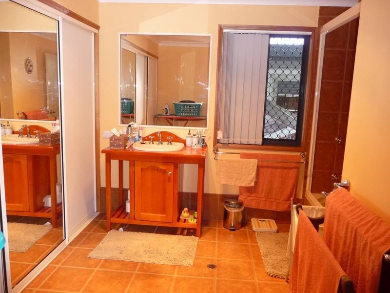 17 SNAPPER COURT, Woodgate QLD 4660