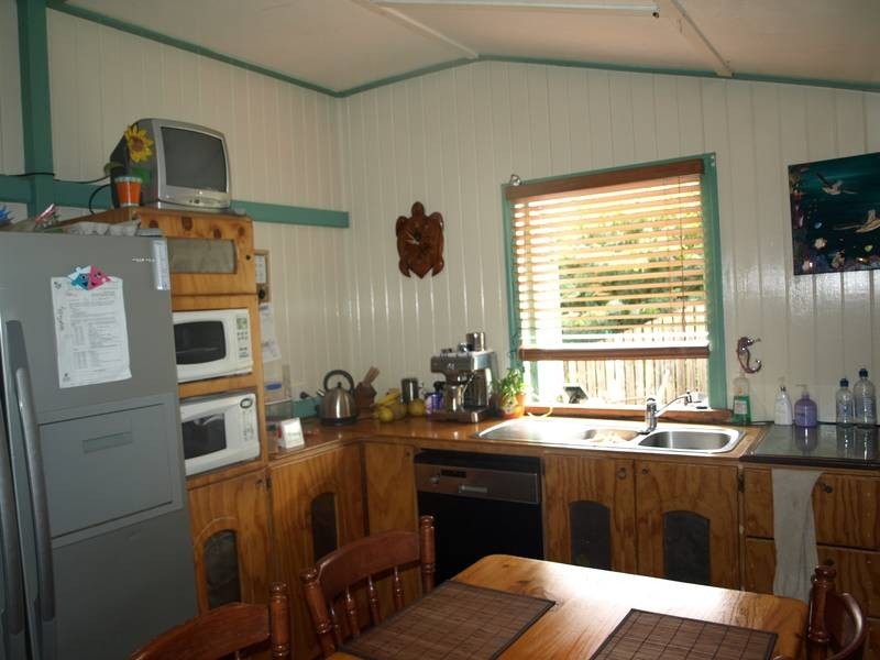11 Taylor Street, Childers QLD 4660