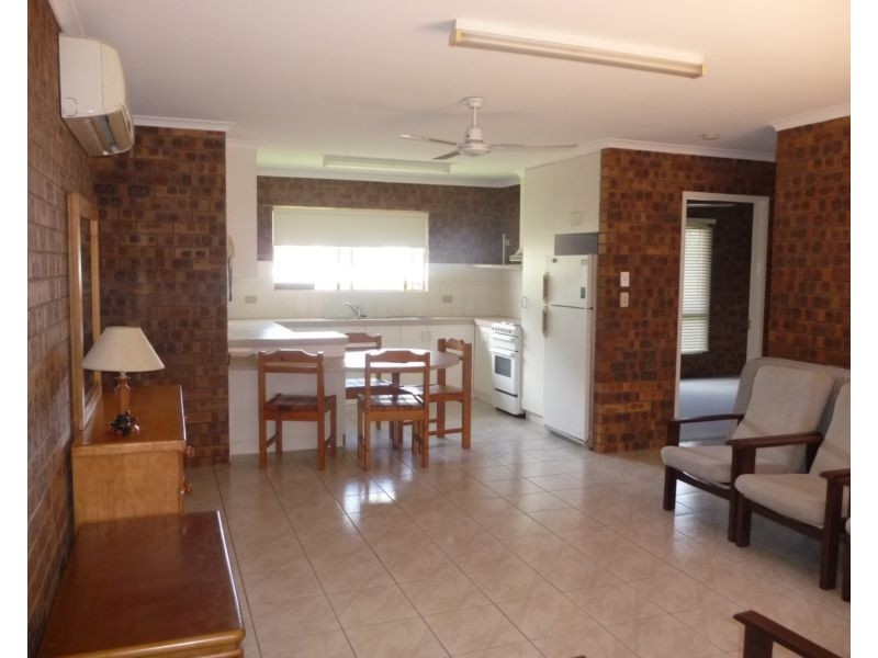 2/5 Cevn Street, Childers QLD 4660