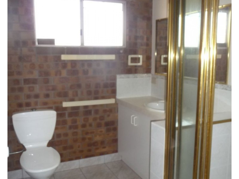 2/5 Cevn Street, Childers QLD 4660