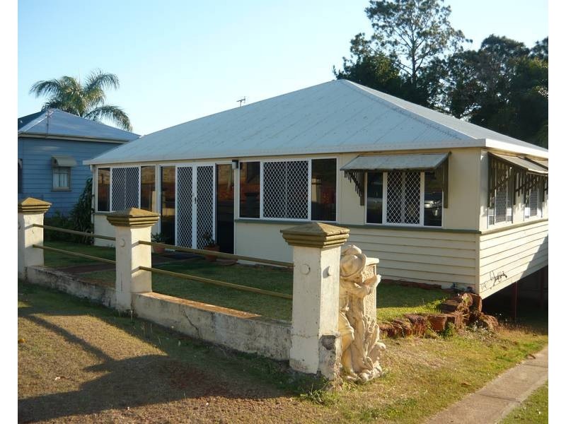 30 Ridgway Street, Childers QLD 4660