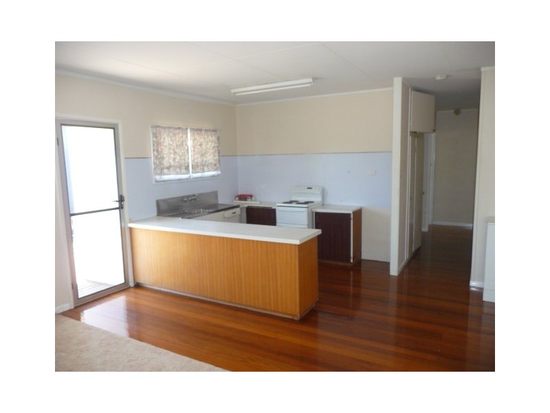 17 Queen Street, Dallarnil QLD 4621