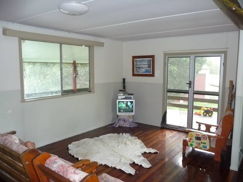 102 RIVER ROAD, Buxton QLD 4660