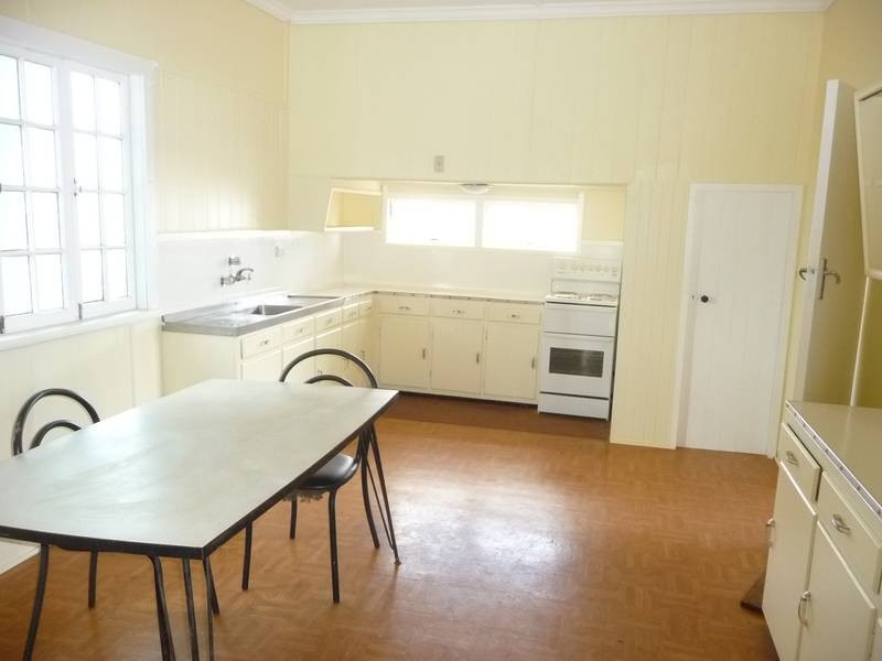 31 Oakes Street, Childers QLD 4660