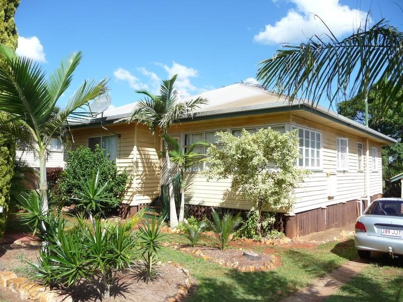 30 Churchill Street, Childers QLD 4660